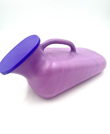 Уринатор пластмасов мъжки с капак кутия MN 921