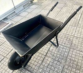 Количка строителна метална черна