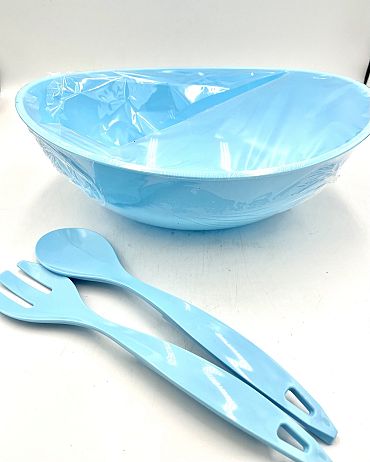 Купа прозрачна пластмаса с прибори